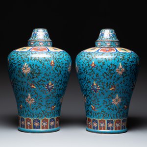 A pair of large Chinese cloisonné 'lotus scroll' 'meiping' vases and covers, Republic — foto 3
