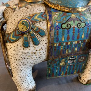 A pair of large Chinese cloisonné models of elephants, 19th C. — 照片 10