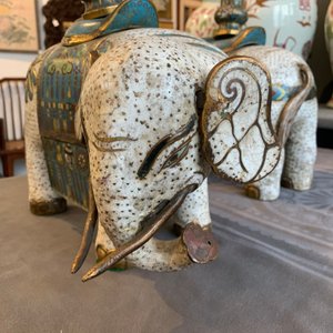 A pair of large Chinese cloisonné models of elephants, 19th C. — 照片 17