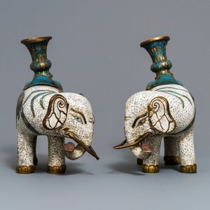 A pair of large Chinese cloisonné models of elephants, 19th C. — 照片 2