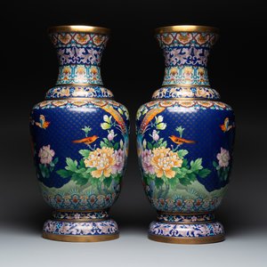A pair of large Chinese cloisonné vases with birds among flowering branches, 20th C. — photo 3