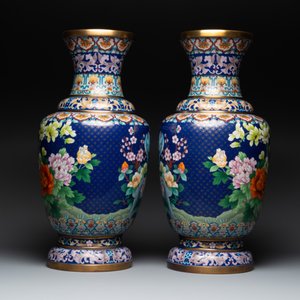A pair of large Chinese cloisonné vases with birds among flowering branches, 20th C. — photo 4