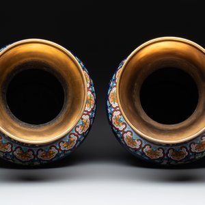 A pair of large Chinese cloisonné vases with birds among flowering branches, 20th C. — photo 5
