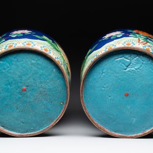 A pair of large Chinese cloisonné vases with birds among flowering branches, 20th C. — photo 6