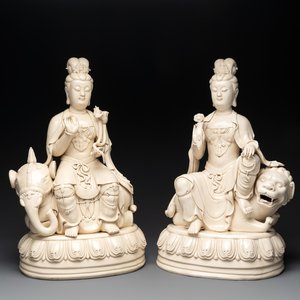 A pair of large Chinese Dehua blanc de Chine Bodhisattvas seated on an elephant and a Buddhist lion, 20th C. — photo 1