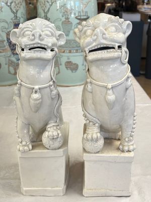 A pair of large Chinese Dehua blanc de Chine Buddhist lion joss stick holders, 19th C. — photo 1