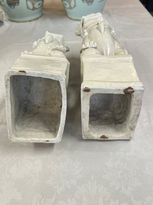A pair of large Chinese Dehua blanc de Chine Buddhist lion joss stick holders, 19th C. — photo 6