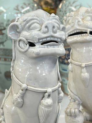 A pair of large Chinese Dehua blanc de Chine Buddhist lion joss stick holders, 19th C. — photo 7