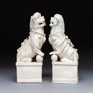 A pair of large Chinese Dehua blanc de Chine Buddhist lion joss stick holders, 19th C. — photo 2