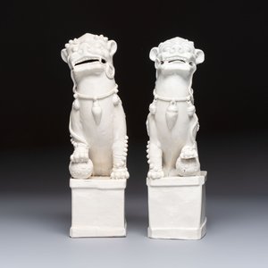 A pair of large Chinese Dehua blanc de Chine Buddhist lion joss stick holders, 19th C. — photo 3