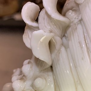 A pair of large Chinese Dehua blanc de Chine buddhist lion joss stick holders, Kangxi — photo 12