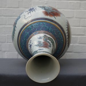 A pair of large Chinese doucai 'dragon' bottle vases, tianqiu ping, Qianlong mark, 19th C. — photo 9