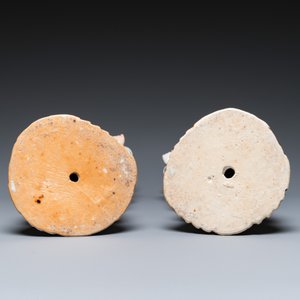 A pair of large Chinese famille rose candle holders in the shape of Mandarin court ladies, Qianlong — 照片 6