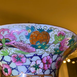 A pair of large Chinese famille rose 'court scene' vases, 19th C. — 照片 13