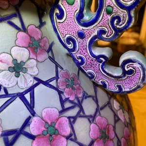 A pair of large Chinese famille rose 'court scene' vases, 19th C. — 照片 44