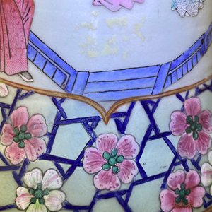 A pair of large Chinese famille rose 'court scene' vases, 19th C. — 照片 47