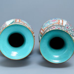 A pair of large Chinese famille rose 'court scene' vases, 19th C. — 照片 5
