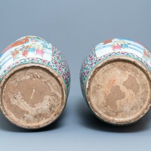 A pair of large Chinese famille rose 'court scene' vases, 19th C. — 照片 6