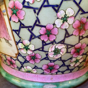 A pair of large Chinese famille rose 'court scene' vases, 19th C. — 照片 66