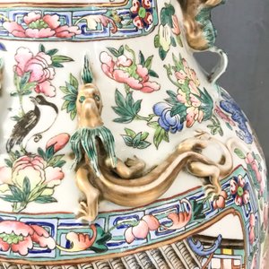 A pair of large Chinese famille rose court scene vases, 19th C. — 照片 12