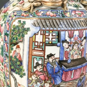 A pair of large Chinese famille rose court scene vases, 19th C. — 照片 13