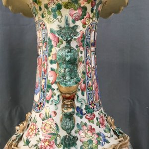A pair of large Chinese famille rose court scene vases, 19th C. — 照片 42