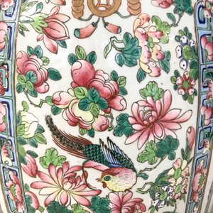 A pair of large Chinese famille rose court scene vases, 19th C. — 照片 44