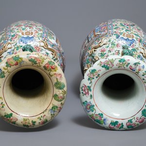 A pair of large Chinese famille rose court scene vases, 19th C. — 照片 5