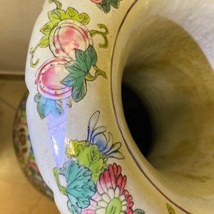 A pair of large Chinese famille rose court scene vases, 19th C. — 照片 57