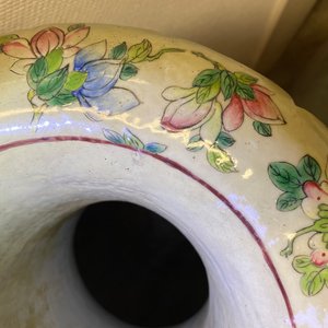 A pair of large Chinese famille rose court scene vases, 19th C. — 照片 60