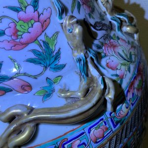A pair of large Chinese famille rose court scene vases, 19th C. — 照片 65