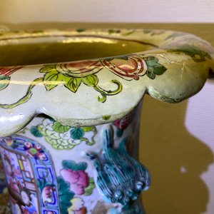 A pair of large Chinese famille rose court scene vases, 19th C. — 照片 70