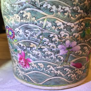 A pair of large Chinese famille rose 'immortals and cranes' vases, Republic, 20th C. — photo 7