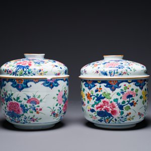 A pair of large Chinese famille rose jars and covers with floral design, Qianlong — photo 2