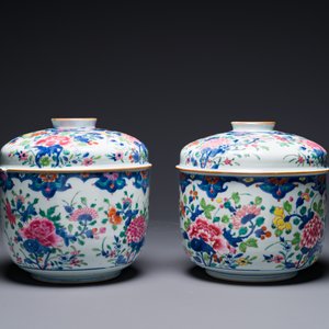 A pair of large Chinese famille rose jars and covers with floral design, Qianlong — photo 4