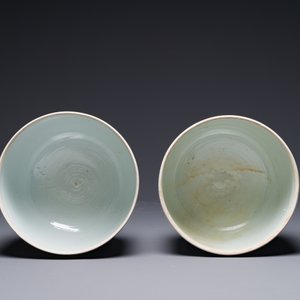 A pair of large Chinese famille rose jars and covers with floral design, Qianlong — photo 5
