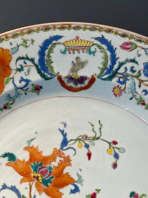 A pair of large Chinese famille rose 'Madame de Pompadour' dishes, Qianlong, ca. 1745 — photo 11
