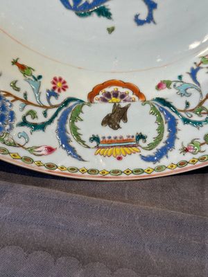 A pair of large Chinese famille rose 'Madame de Pompadour' dishes, Qianlong, ca. 1745 — photo 6