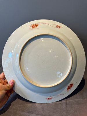 A pair of large Chinese famille rose 'Madame de Pompadour' dishes, Qianlong, ca. 1745 — photo 7