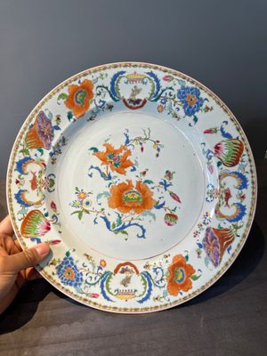 A pair of large Chinese famille rose 'Madame de Pompadour' dishes, Qianlong, ca. 1745 — photo 10