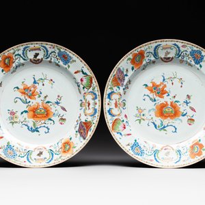 A pair of large Chinese famille rose 'Madame de Pompadour' dishes, Qianlong, ca. 1745 — photo 1