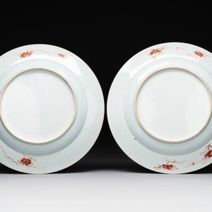 A pair of large Chinese famille rose 'Madame de Pompadour' dishes, Qianlong, ca. 1745 — photo 2