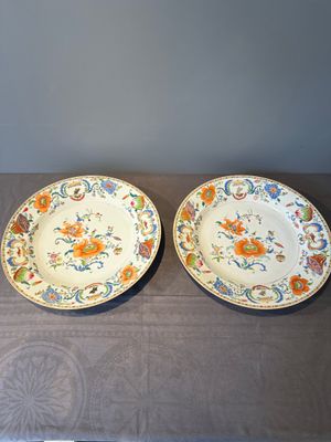 A pair of large Chinese famille rose 'Madame de Pompadour' dishes, Qianlong, ca. 1745 — photo 1