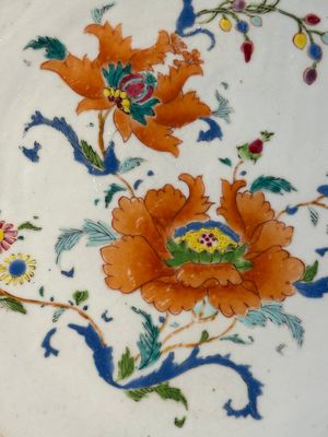 A pair of large Chinese famille rose 'Madame de Pompadour' dishes, Qianlong, ca. 1745 — photo 14