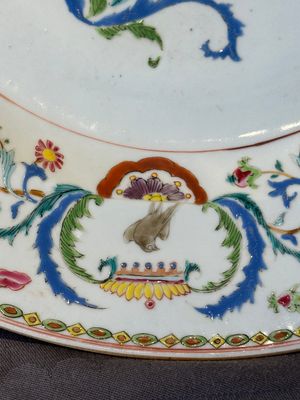 A pair of large Chinese famille rose 'Madame de Pompadour' dishes, Qianlong, ca. 1745 — photo 16