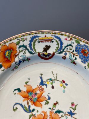 A pair of large Chinese famille rose 'Madame de Pompadour' dishes, Qianlong, ca. 1745 — photo 4