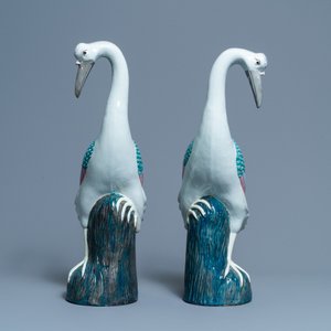 A pair of large Chinese famille rose models of cranes, 20th C. — photo 3