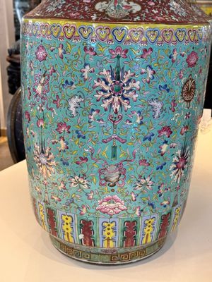 A pair of large Chinese famille rose turquoise-ground 'lotus scroll' vases, Guangxu mark and of the period — photo 7