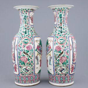 A pair of large Chinese famille rose vases, 19th C. — photo 2