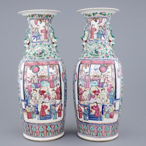 A pair of large Chinese famille rose vases, 19th C. — photo 3